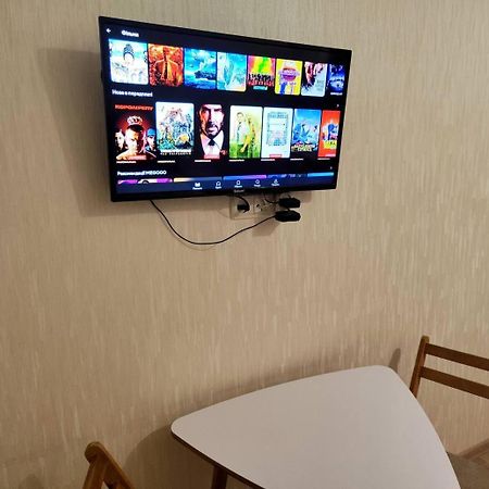 New Apartments In The City Center, Smart Tv Kharkiv Bagian luar foto